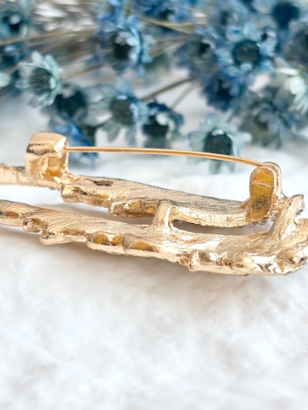 Double Angel Wing Gold Toned Rhinestone Textured Vintage Inspried Brooch Pin - Picture 6 of 11
